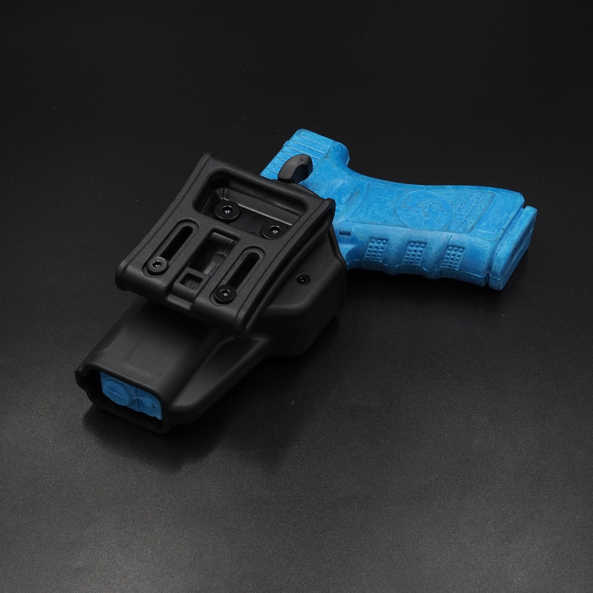 New.ซองพกนอก ปลดล็อคนิ้วโป้ง รุ่น GLOCK 17,22,31 ( Cytac T-Thumbsmart Holster ) -ผลิตจากวัสดุ Polymer เกรดคุณภาพ แข็งแรงทนทาน -ออกแบบให้ปลดล็อคนิ้วโป้ง ใช้งานง่ายเป็นธรรมชาติ และปลอดภัยยิ่งขึ้น -ด้านหลังเป็นเพลทเหน็บเข็มขัด ชนิดพิเศษ มีแผ่นยางเสริม เพิ่มค