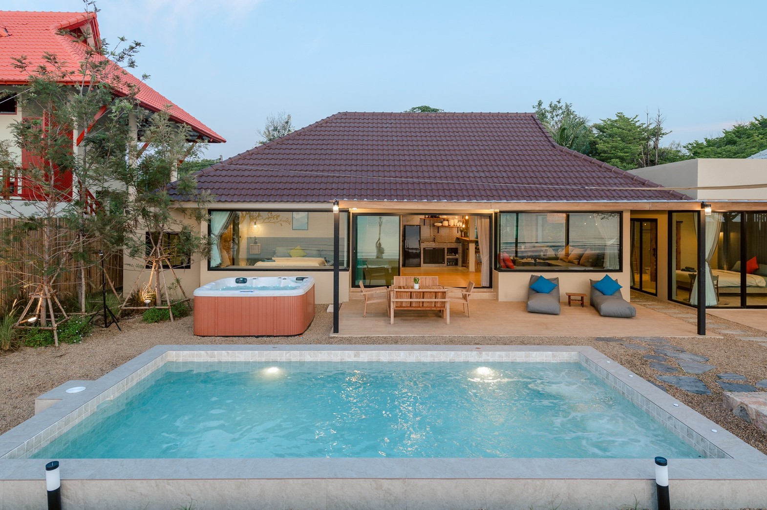 HR15055 บ้านพักติดทะเล The Coastal Vista Beach Villa