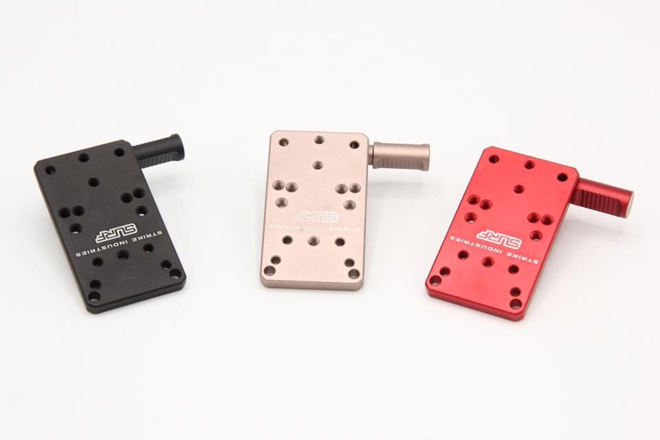 Reflex Mount ยี่ห้อ SI (เพลตติดดอทสำหรับปืนGlock) คุณสมบัติ : #ตัวเพลตสามารถติดดอทได้หลายรุ่นเช่น Doctor C,Trijicon RMR,Vortex Venon,Vortex Viper,Razor,Leupoldเป็นต้น ติดตั้งง่าย / น้ำหนักเบา มี3สีให้เลือก สีดำ / สีทราย / สีแดง