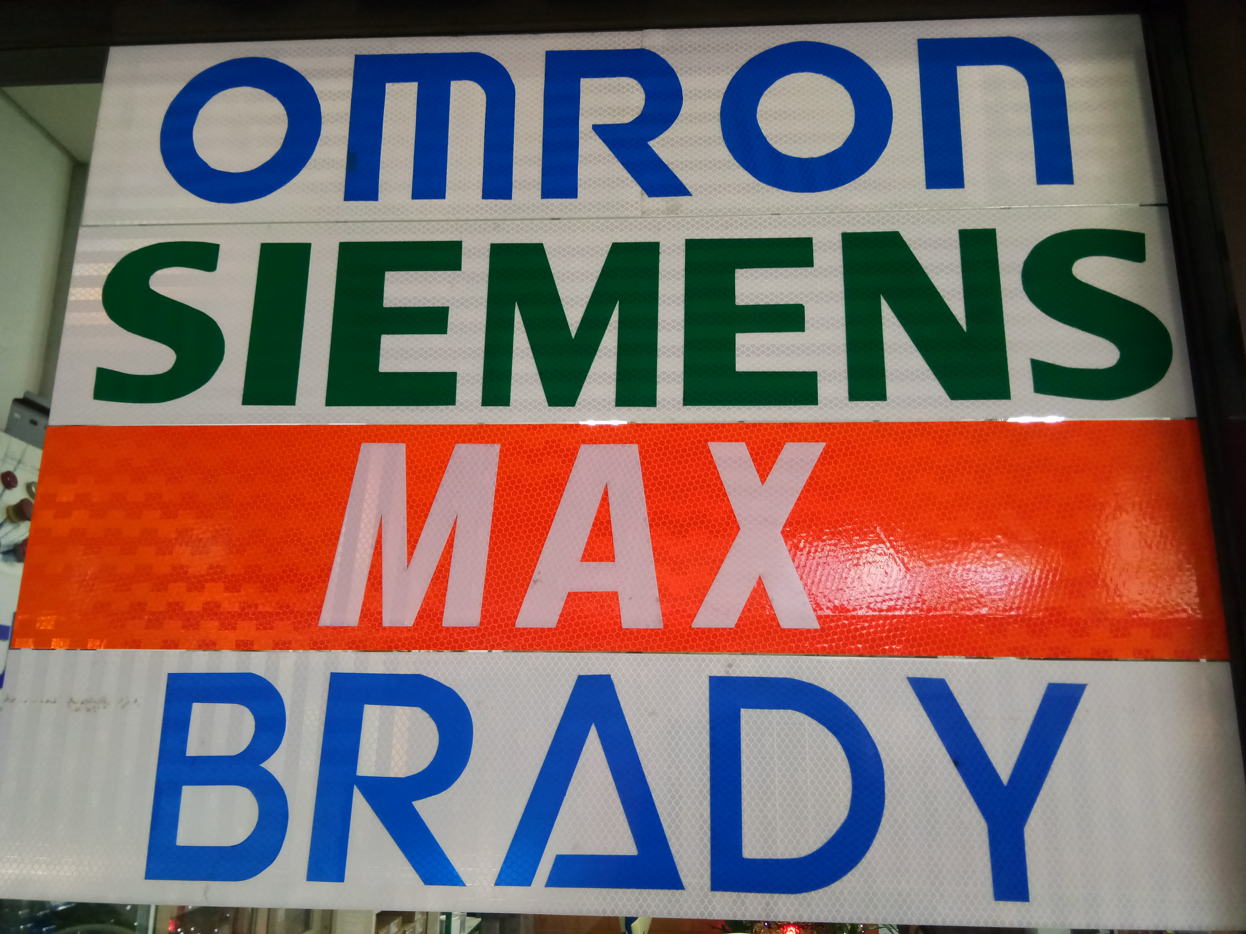 รับตัดสติ๊กเกอร์ 3M สูงสุด 48 นิ้ว ไม่ต้องต่อ ป้ายสติ๊กเกอร์