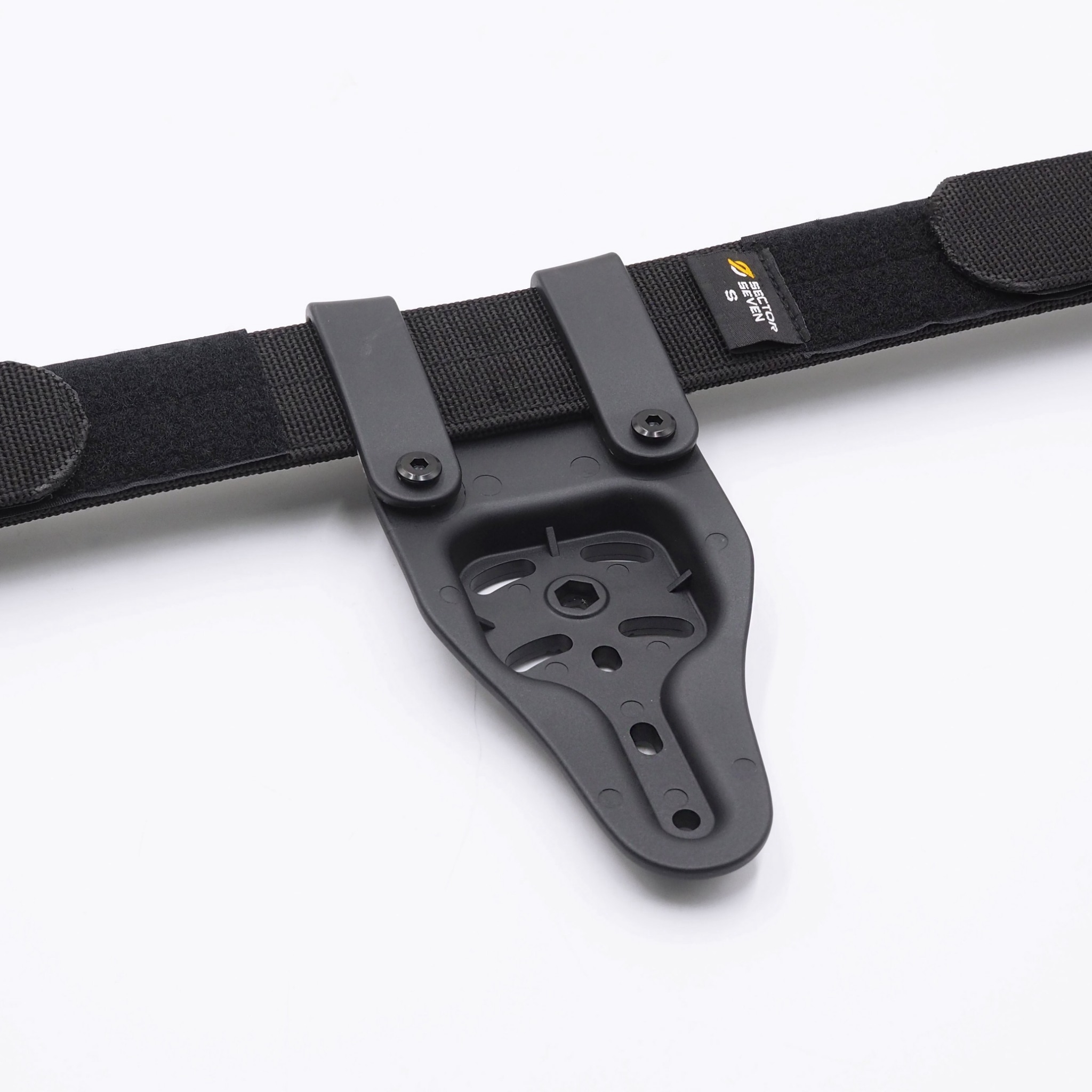 เพลทลดต่ำ Gun Flower (Gun Flower Low Ride Belt Loop) - ผลิตจาก Polymer PA66 ชนิดพิเศษ แข็งแรง ทนทาน ไม่บิดงอ - ใช้กับซองต่างๆ หลากหลายแบรนด์ Black Hawk / Cytac / Gun Flower / Safariland / IMI / ซอง 579 - ใช้กับข้อต่อลักษณะดอกเฟือง หรือยึดสกรู 3 จุดได้ - ใ