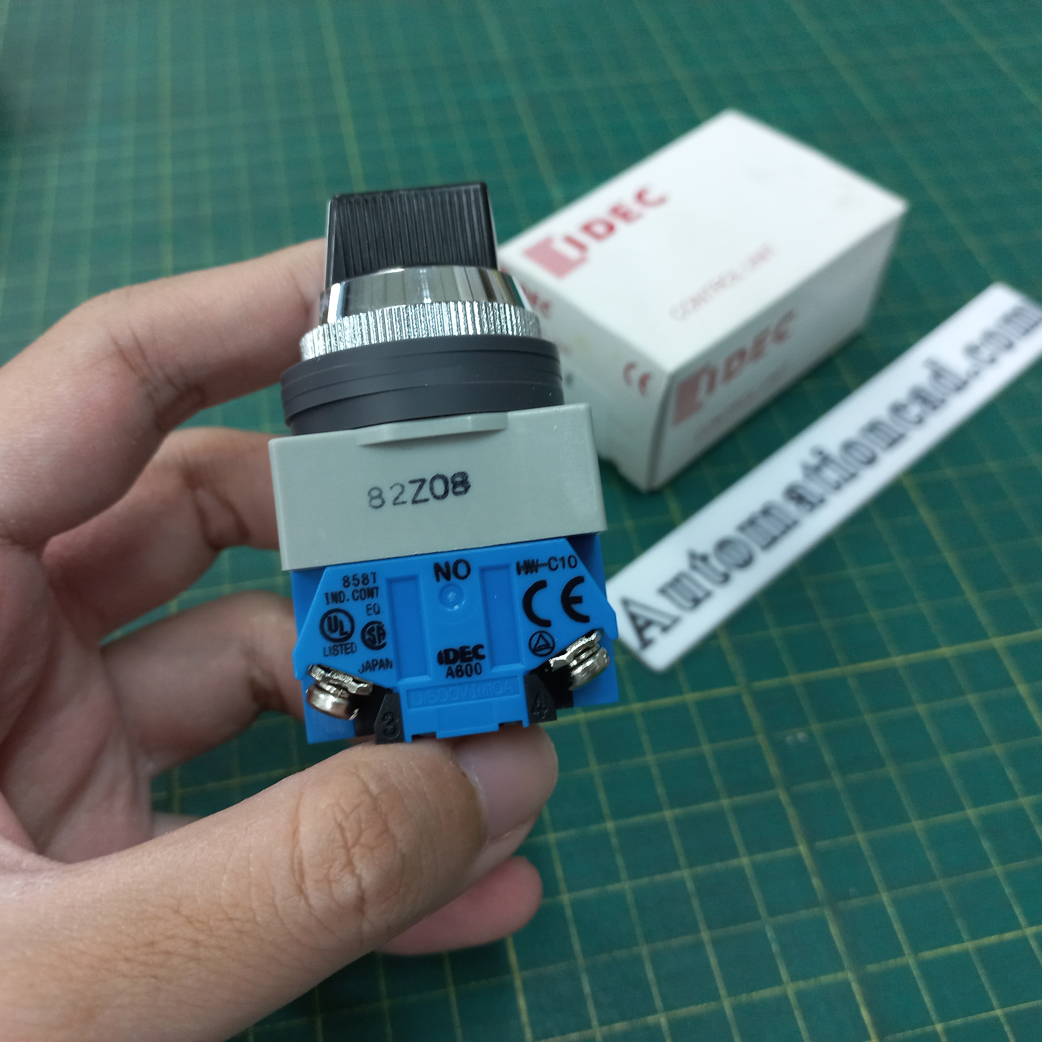 ซีเล็คเตอร์สวิตช์ IDEC 3จังหวะ 2NO บิดค้าง Selector switches IDEC รู 25 mm