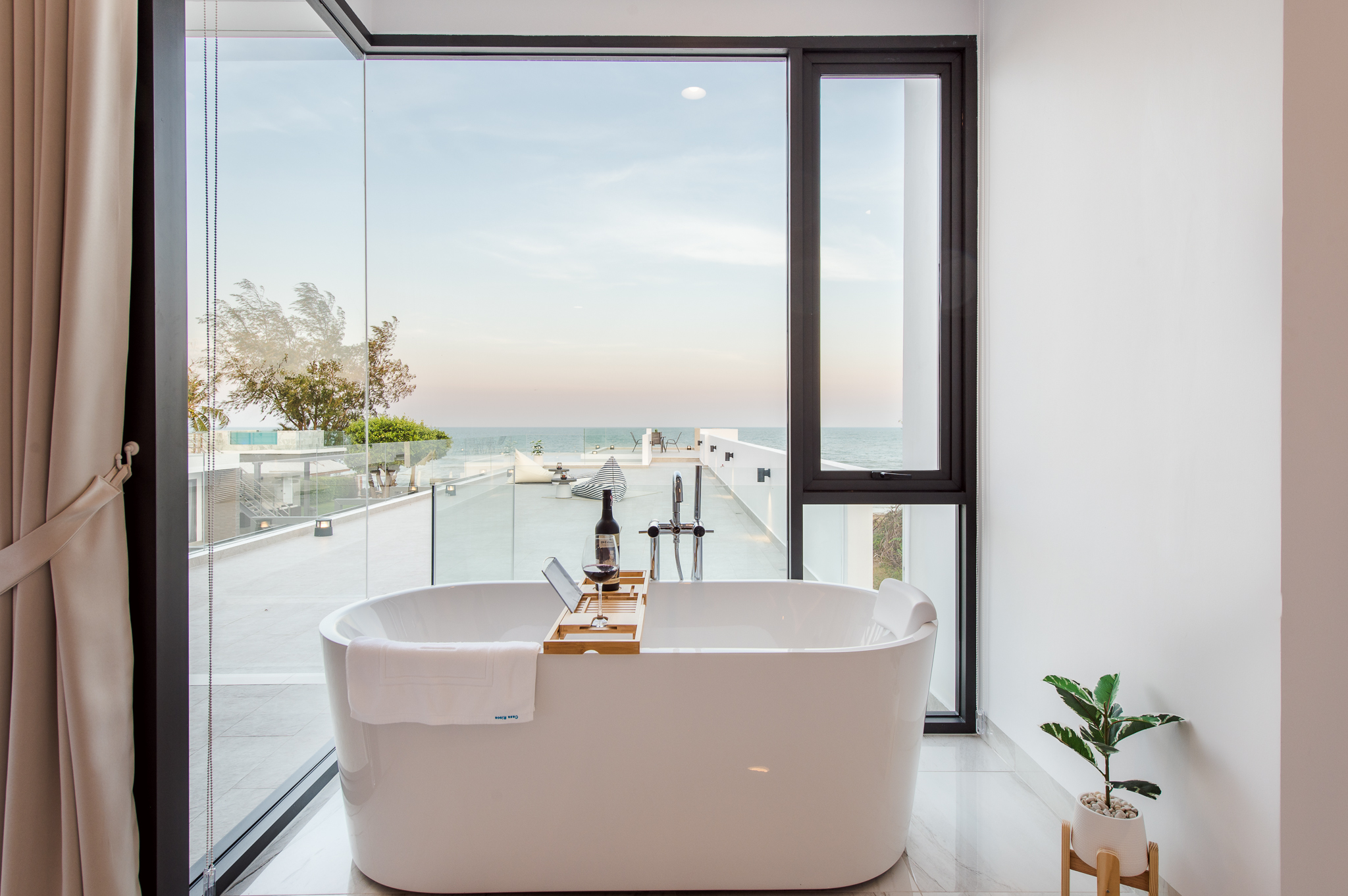 HR15066 บ้านพักติดทะเลหัวหิน The Casa Rocca Beach Villa HuaHin