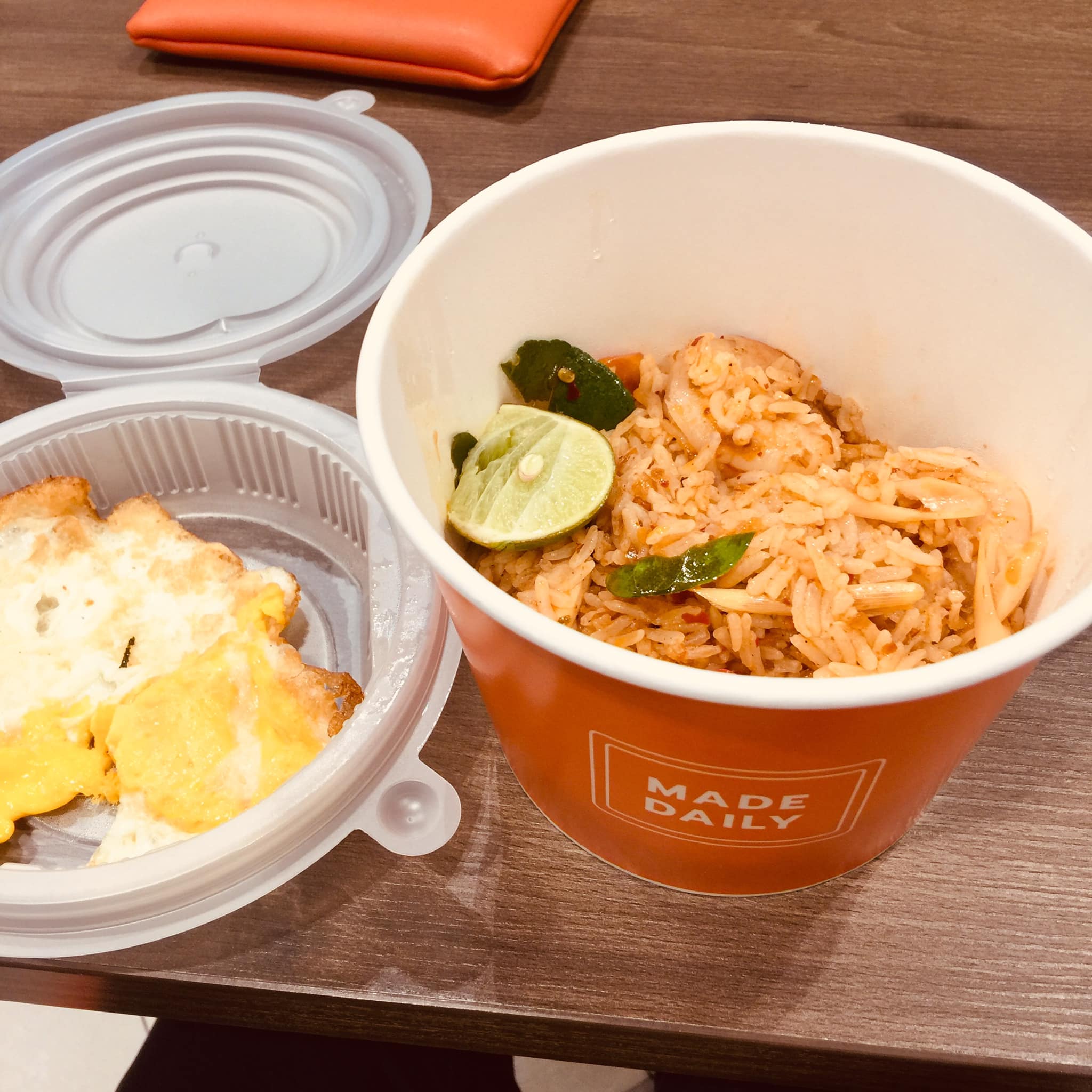 ชามกระดาษ 2 ชั้น 850 ml. (ฝาแยกชั้น) อุ่นไมโครเวฟได้