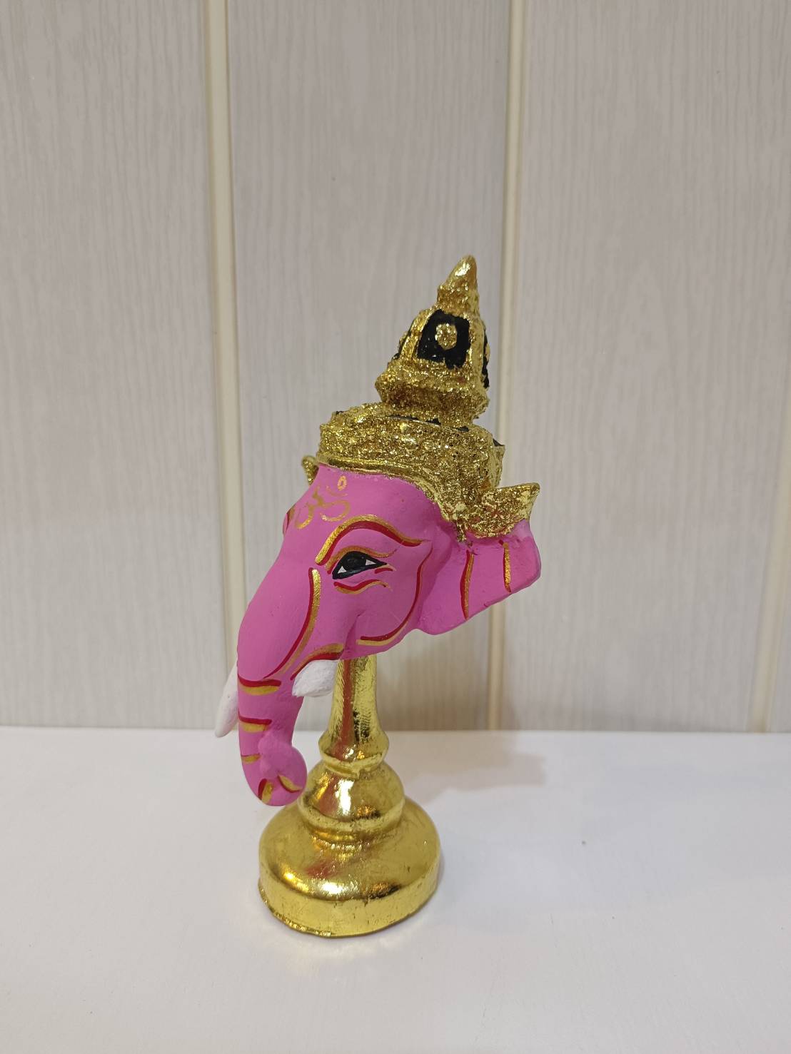 พระพิฆเนศ ขนาดจิ๋ว ขนาดตั้งหน้ารถ พร้อมฐานปิดทอง (สีชมพู)