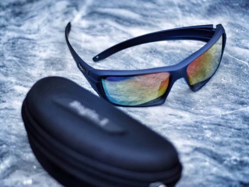 Nee.แว่นตายุทธวิธี แว่นตากันแดด Polarized สีดำ / สีทราย / สีเขียว ✔️แบบเปลี่ยนเลนส์ได้ ✔️ผลิตจากเลนส์กรองแสงคุณภาพดี ✔️ป้องกันอาการตาแห้ง เช่น แสบตาระคายเคืองตาจากแสงแดด... ✔️ เนื้อเลนส์ใส่แล้วไม่หลอกตา ✔️มาพร้อมกล่องใส่