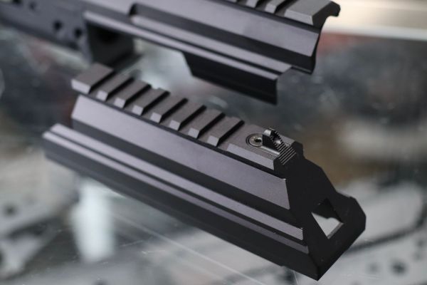 New. ชุดหน้า MK3 Monolythic Flat Top 1913 for CYMA AKM / AK105 AEG - 5KU-368 สำหรับ ชุดหน้า MK3 Monolythic Flat Top 1913 for CYMA AKM / AK105 AEG งานอะลูมีเนียม CNC ดีไซน์โฉบเฉี่ยว น้ำหนักเบา มีช่องสำหรับอุปกรณ์ M-Lok รอบด้าน มีราง Picatiny 20mm ด้านบน ยา