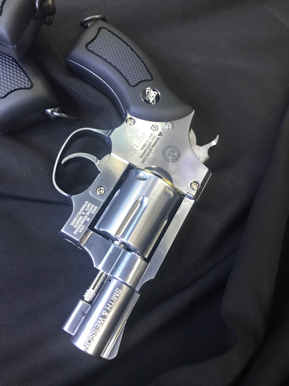 Wingun Sport 733 Silver 2" Full Metal CO2 Revolver (full mrakking มีลายสมิทธิ์) ลูกโม่สีเงิน มาพร้อมปลอกกระสุน6นัด ใช้แก้สหลอดCo2 แรง 400 fps. โครงปืนเป็นโลหะทั้งกระบอก น้ำหนักใกล้เคียงของจริง ด้ามจับพลาสติก ราคาพิเศษ