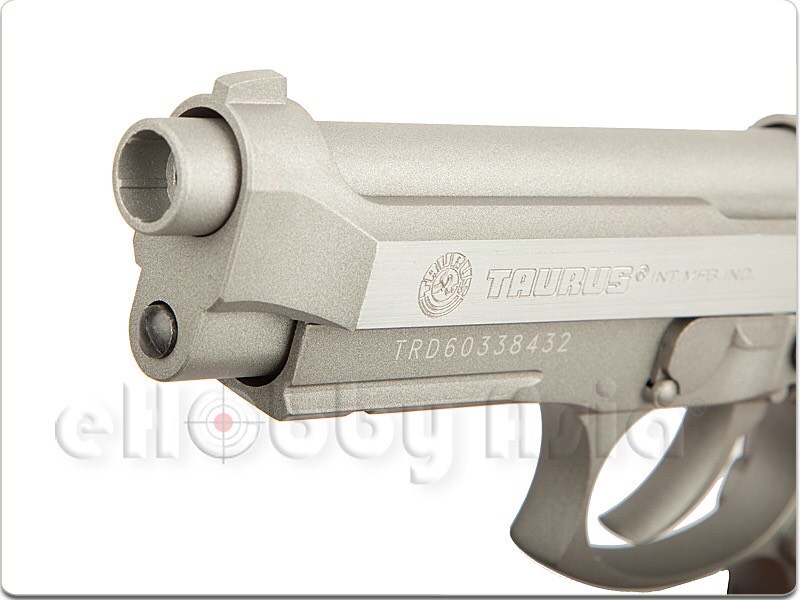 New.Cybergun TAURUS PT92 CO2 GBB (Hairline Silver) ไซเบอร์กัน ทอรัส พีที92 ระบบแก็สCo2 สำหรับPT92 นี้ จะคล้ายกับตัวโคล มาร์คโฟร์ ที่มีการถอดแบบจากปืนจริง ทั้งในเรื่องสีและมาร์คกิ้ง ลิขสิทธิ์แท้จากโรงงาน มาร์คกิ้งสมจริง ระบบการยิงเป็นเซมิออโตเมติก และฟลูออ