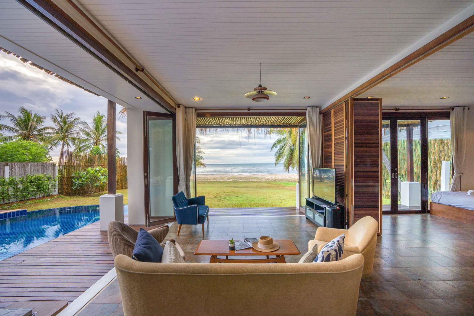 HR15061 บ้านพักติดทะเล The Pamila Beach Villa Kuiburi