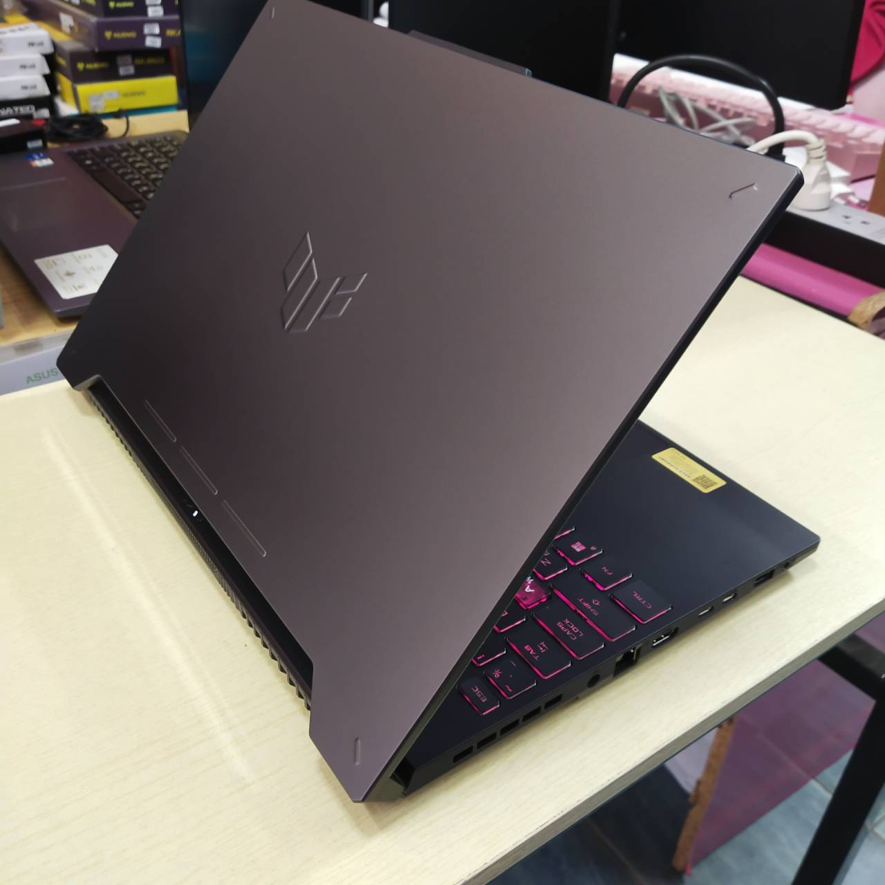 ASUS TUF GAMING A15 FA507NUR-LP037W *เครื่อง 1 เดือน* สภาพเครื่อง 100% ไร้ริ้วรอย (ประกันศูนย์ 13/10/2027)