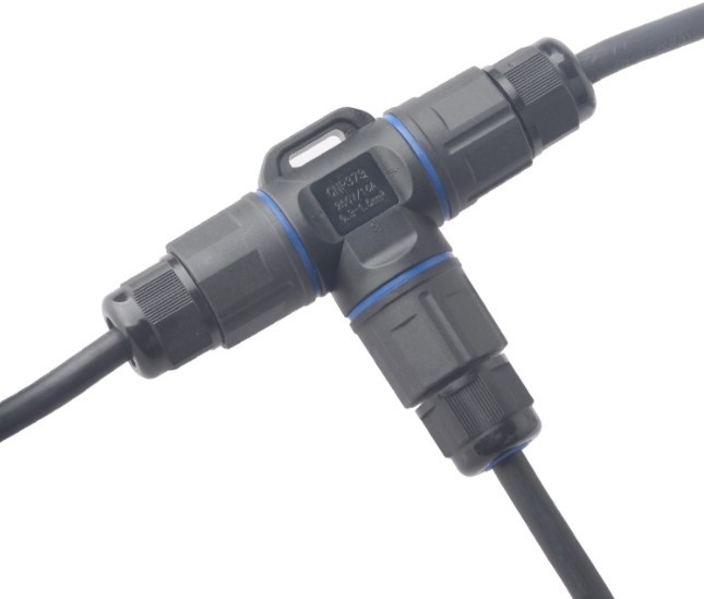 ข้อต่อสายไฟกันน้ำ แบบตัว T ใช้กับสายไฟฟ้า ขนาด 0.3 ถึง 1.5 mm² 3 เส้น แบบขันน็อต