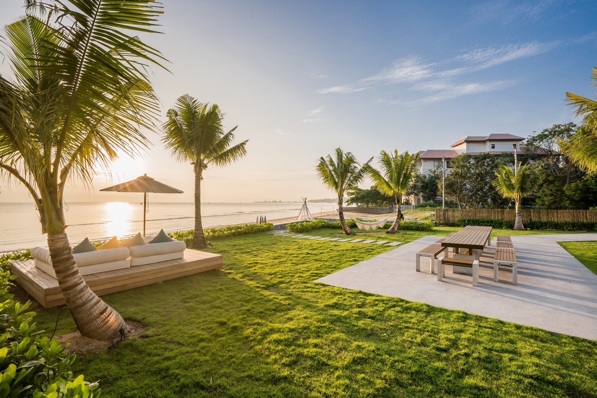 HR15083 บ้านพักติดทะเลหัวหิน The Rest Beachfront Hua Hin Pool Villa