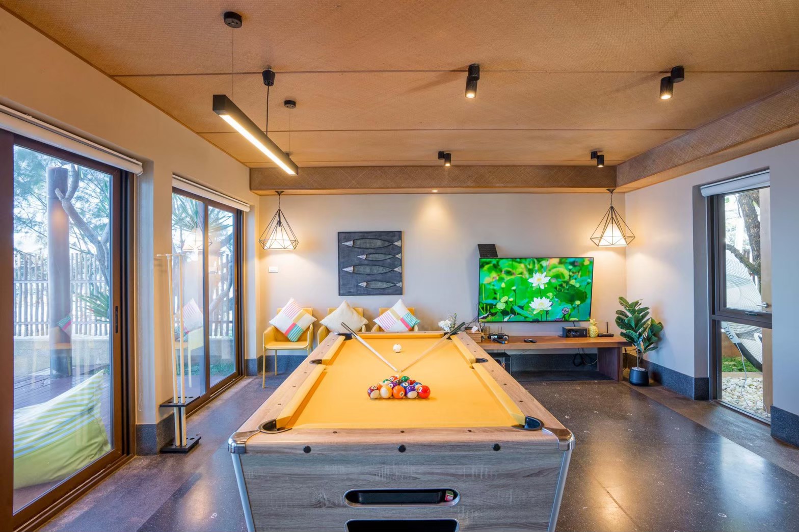 HR15064 บ้านพักติดทะเล The Ocean Beach Villa, Sam Roi Yod.