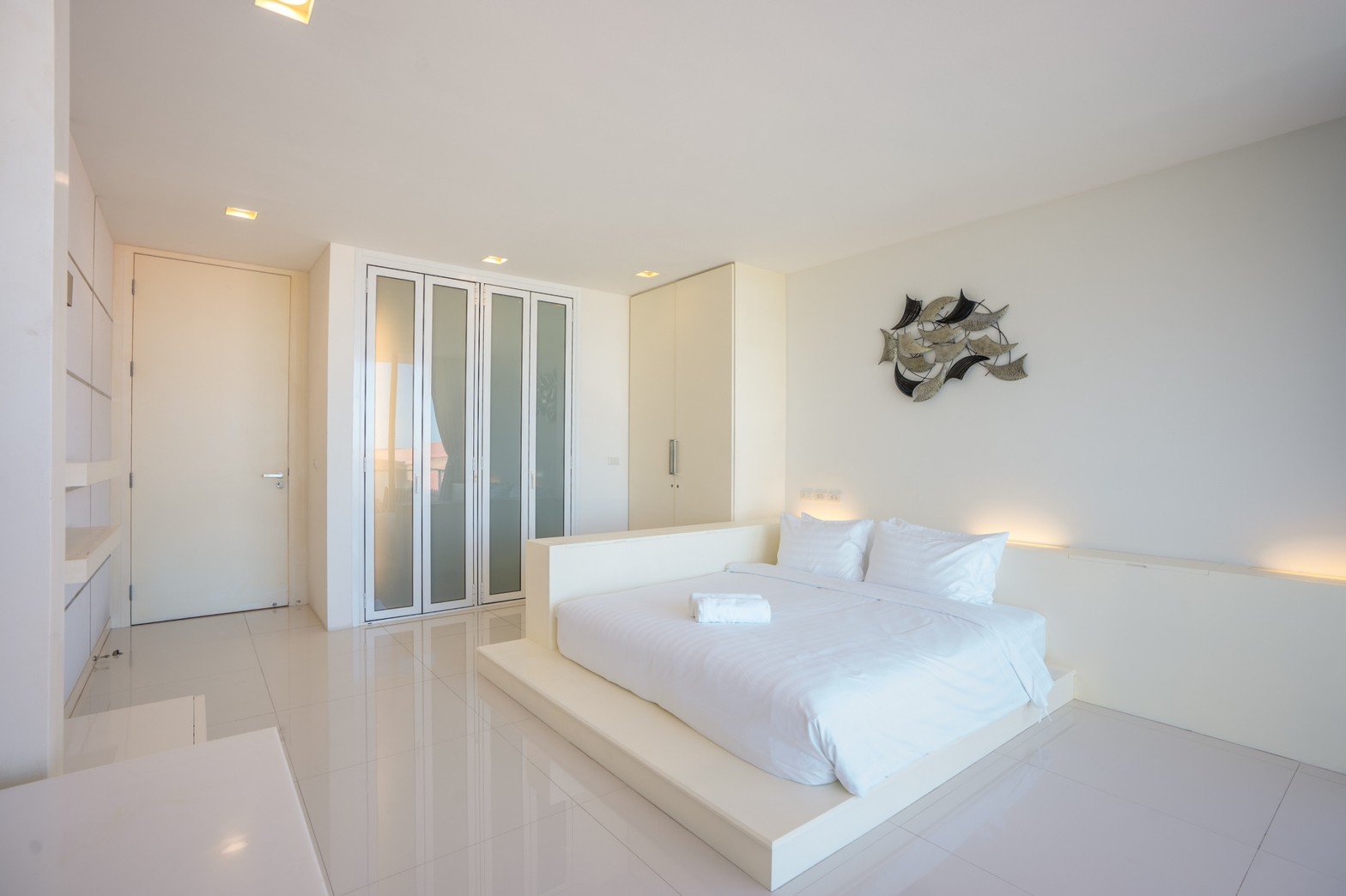 HR15049 บ้านพักติดทะเล The Breezy Beach Pool Villa Cha Am