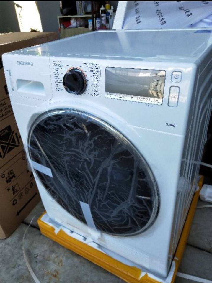 King of WASH มืออาชีพ คุณภาพดีเสถียร แถมฟรี ชุดแม่กุญแจล็อคกล่องหยอดเหรียญ พร้อมใช้งาน เมื่อลูกค้าได้รับสินค้าเพียงแค่เสียบไฟ ต่อท่อน้ำ ก็สามารถเริ่มธุรกิจหาเงินได้ทันที