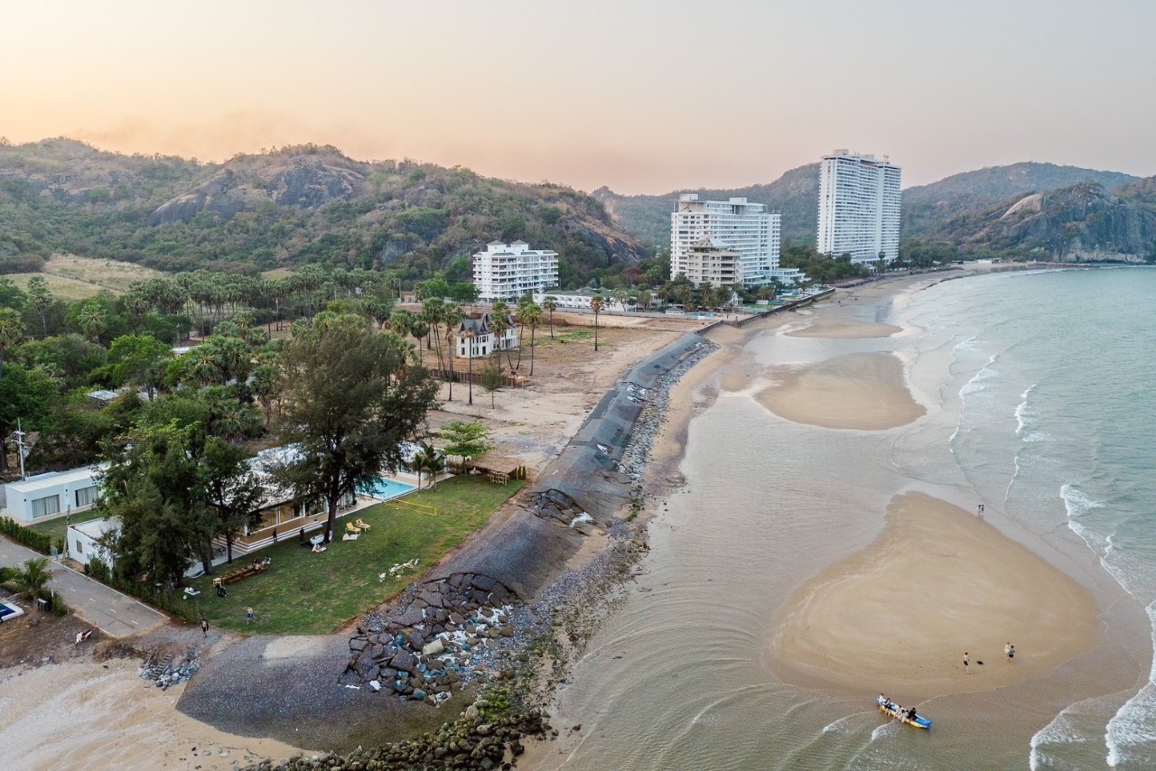 HR15080 The Bristol Beach Huahin Pool villa