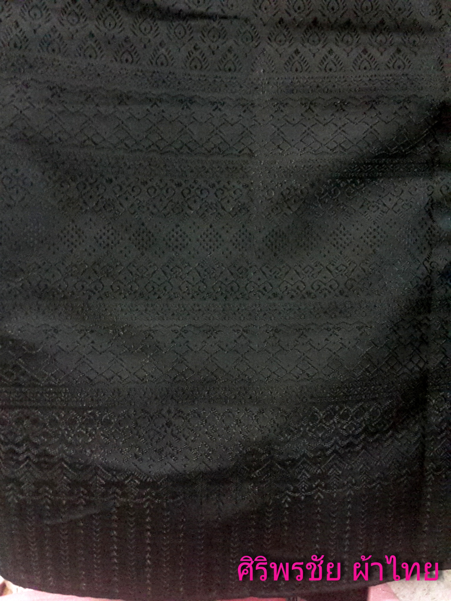 ผ้าถุงสำเร็จรูปแบบป้ายติดตะขอสีดำ ผ้าถุงสำเร็จรูปผ้าฝ้ายสีดำล้วนลายยกดอกในตัว ผ้าไหมแพรทิพย์ตัดสำเร็จสีดำ พร้อมส่ง