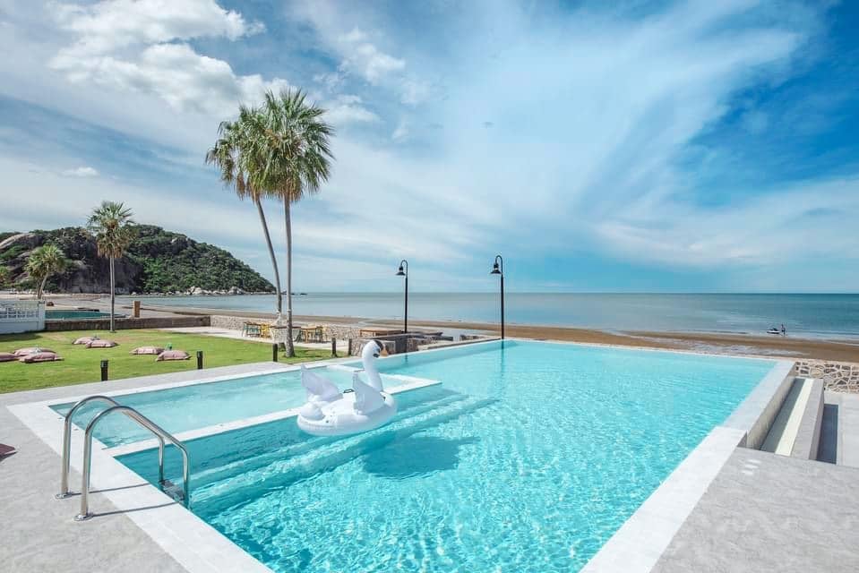 HR15042 บ้านพักติดทะเลหัวหิน The Sunny Beach Villa