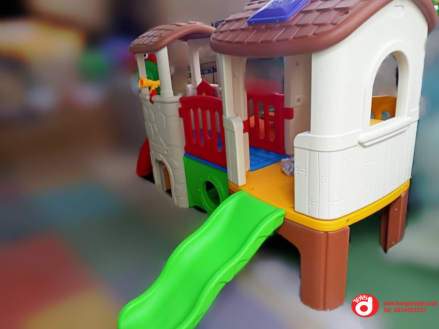 บ้านน้อยสองชั้นหลังคาน้ำตาล