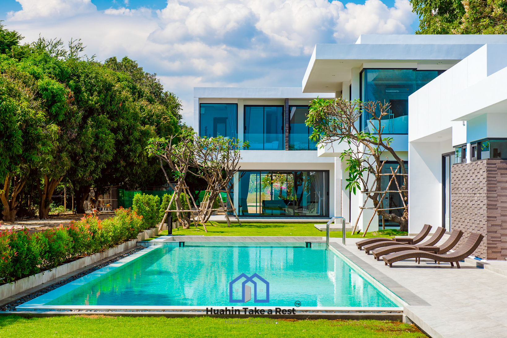 HR15039 บ้านพักติดทะเลหัวหิน The Premium Beach Villa Hua Hin