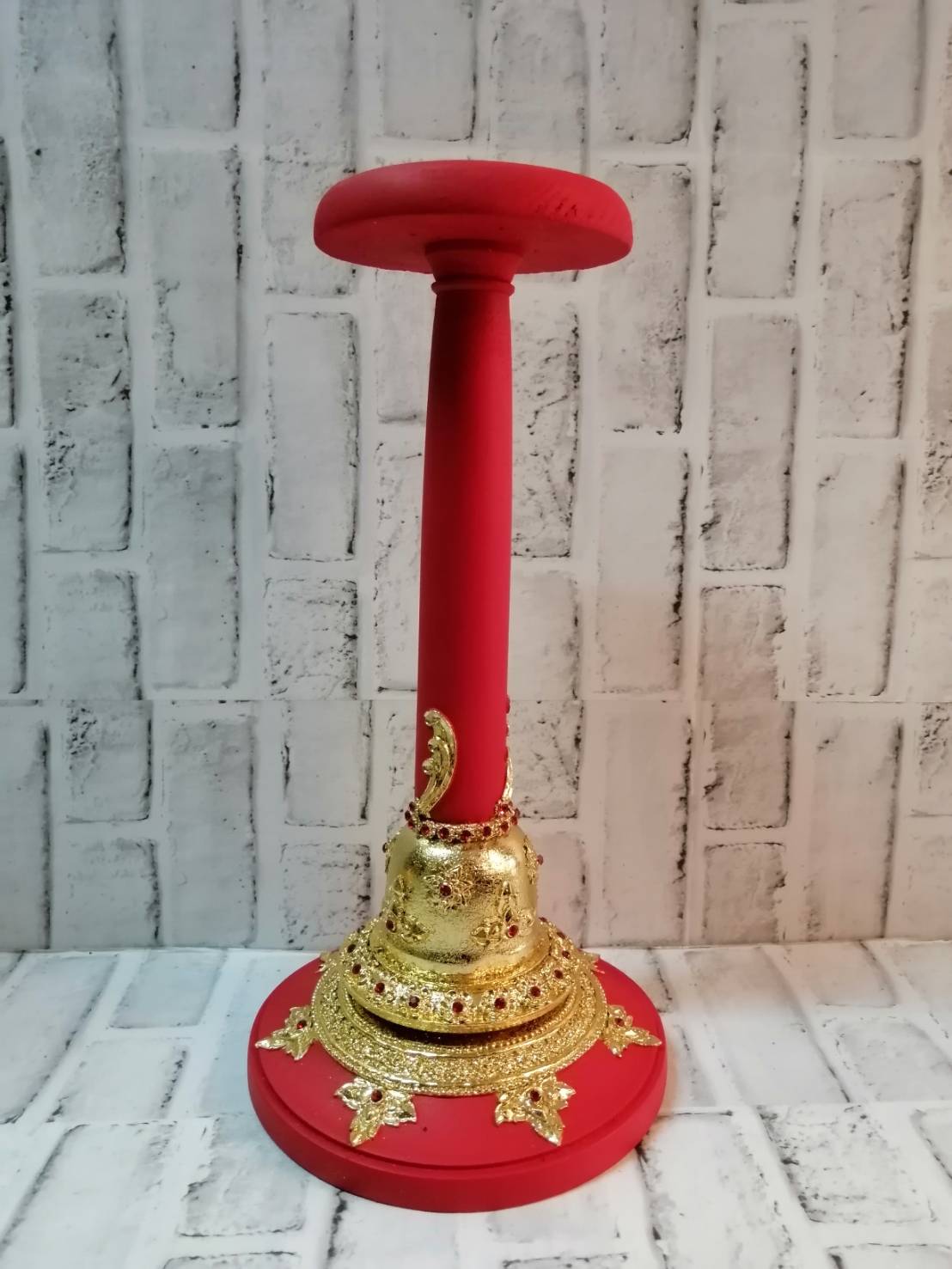 ฐานวาง ขาตั้ง หัวโขน เศียรครู ขนาดครอบ ขนาด 16 นิ้ว (ทอง-แดง)