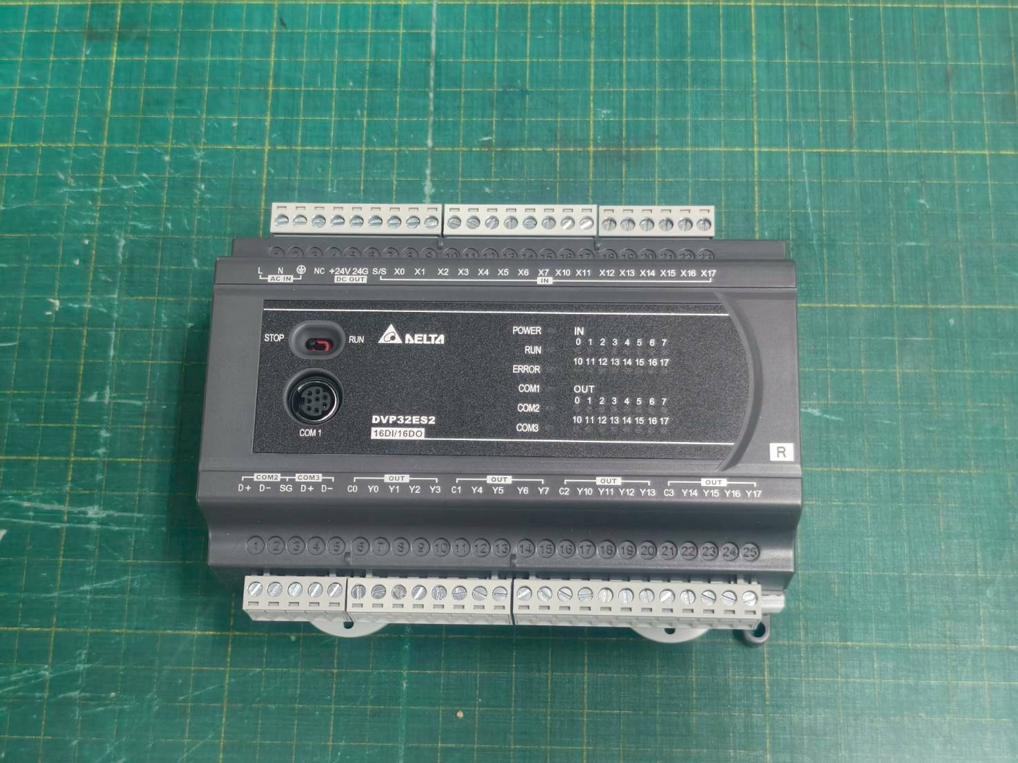 DVP32ES200R PLC DELTA 16DI/16DO DC / RELAY/ 220V