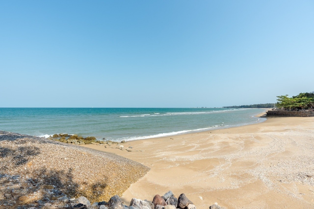 HR15080 The Bristol Beach Huahin Pool villa