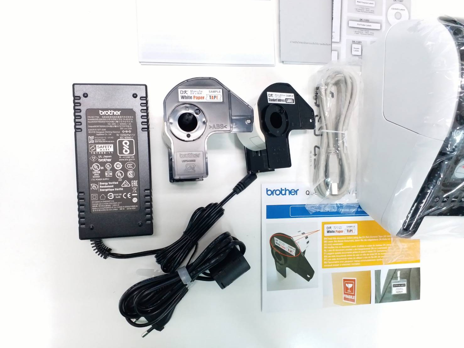 เครื่องพิมพ์ฉลาก QL-820NWB BROTHER LABEL PRINTER สำหรับใช้ในสำนักงาน