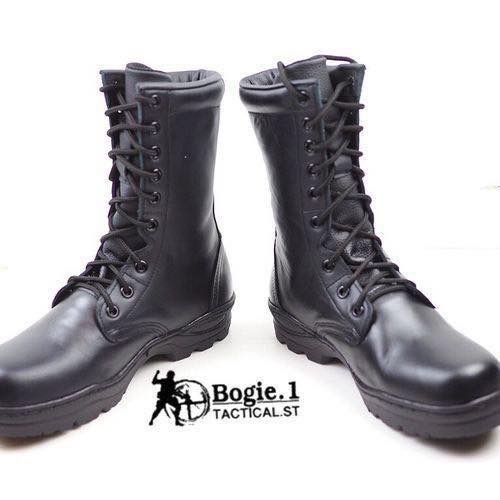 👢 รองเท้าคอมแบท 𝑩𝒐𝒈𝒊𝒆𝟏 👢 รุ่น E2 (ไม่มีซิปข้าง ร้อยเชือก รูตาไก่) _____________________ . ✅ หนังวัวแท้ 100% ผ่านกรรมวิธีพิเศษ ทำให้หนังมีความนุ่มสบายไม่กัดเท้า ✅ เหมาะกับชุดฝึก