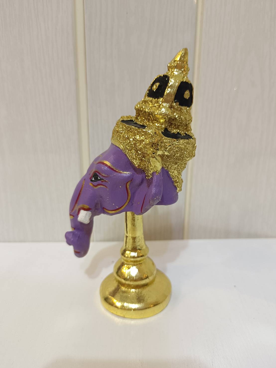 พระพิฆเนศ ขนาดจิ๋ว ขนาดตั้งหน้ารถ พร้อมฐานปิดทอง (สีม่วง)