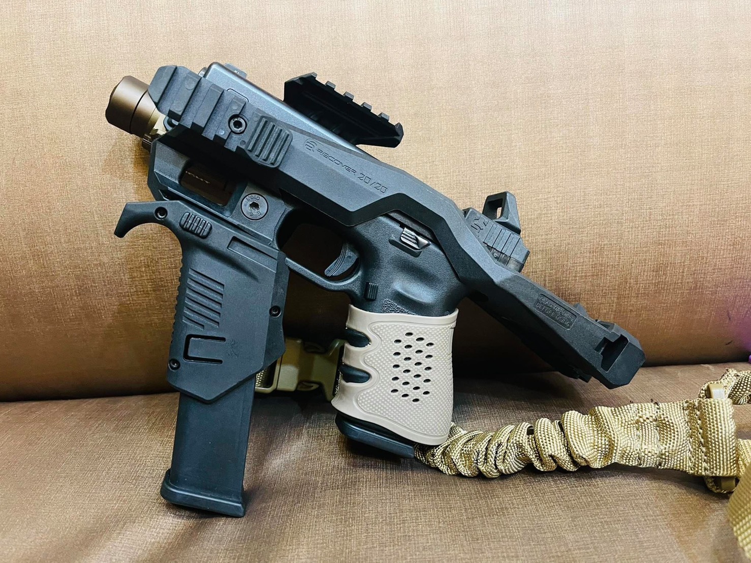 ชุดประกอบปืนสั้น Recover 20/20 สำหรับ Glock (Recover Tactical® 20/20 Stabilizer Kit for Glock) รุ่น Full Kit สำหรับปืน : Glock17,19,34 （ทุกเจน) คุณสมบัติ : วัสดุผลิตจากโพลิเมอร์ คุณภาพสูง ทนความร้อนได้ดีเยี่ยม ขนาดเล็กกระทัดรัด น้ำหนักเบา ติดตั้งง่าย เพีย