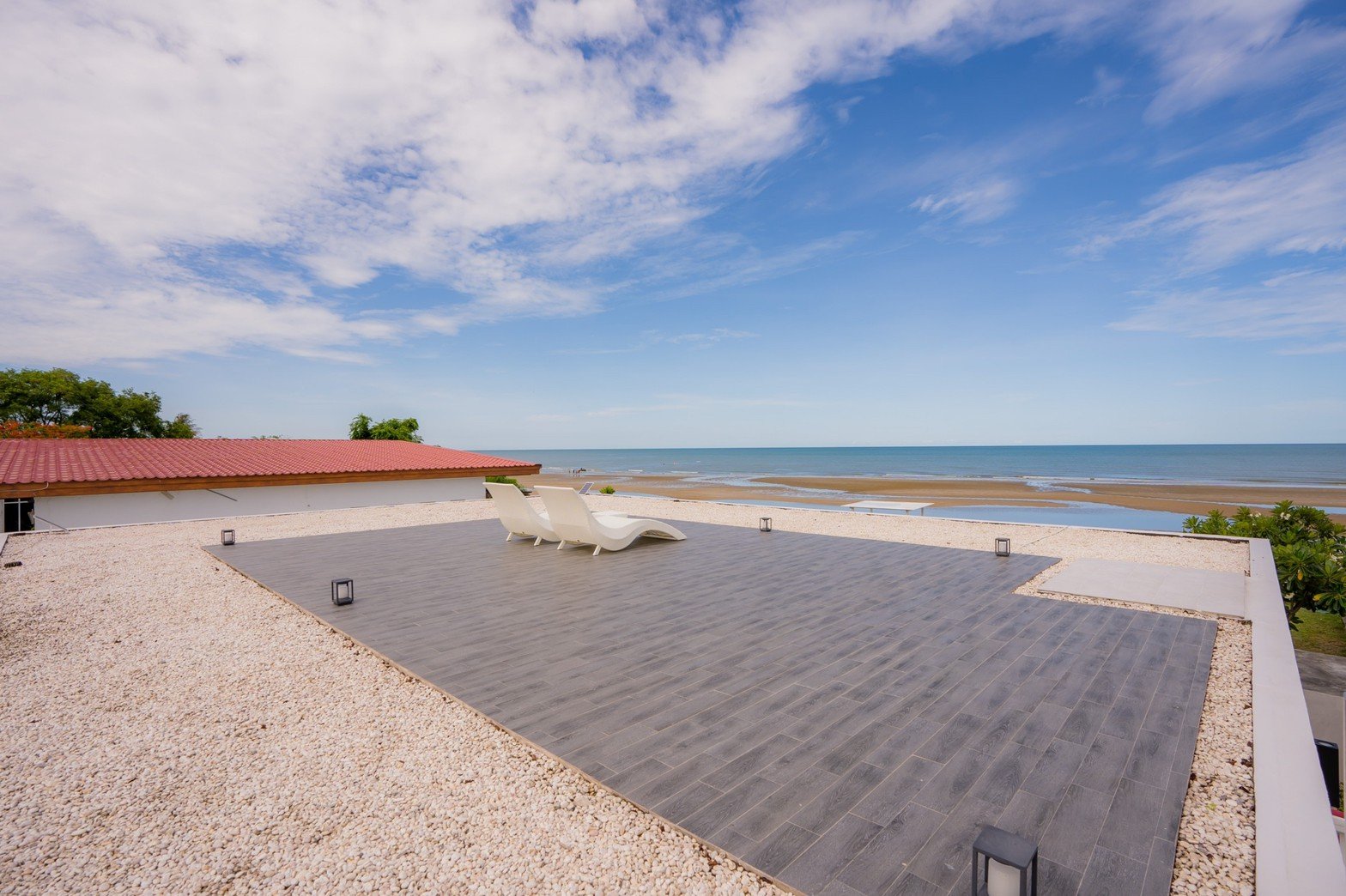 HR15049 บ้านพักติดทะเล The Breezy Beach Pool Villa Cha Am