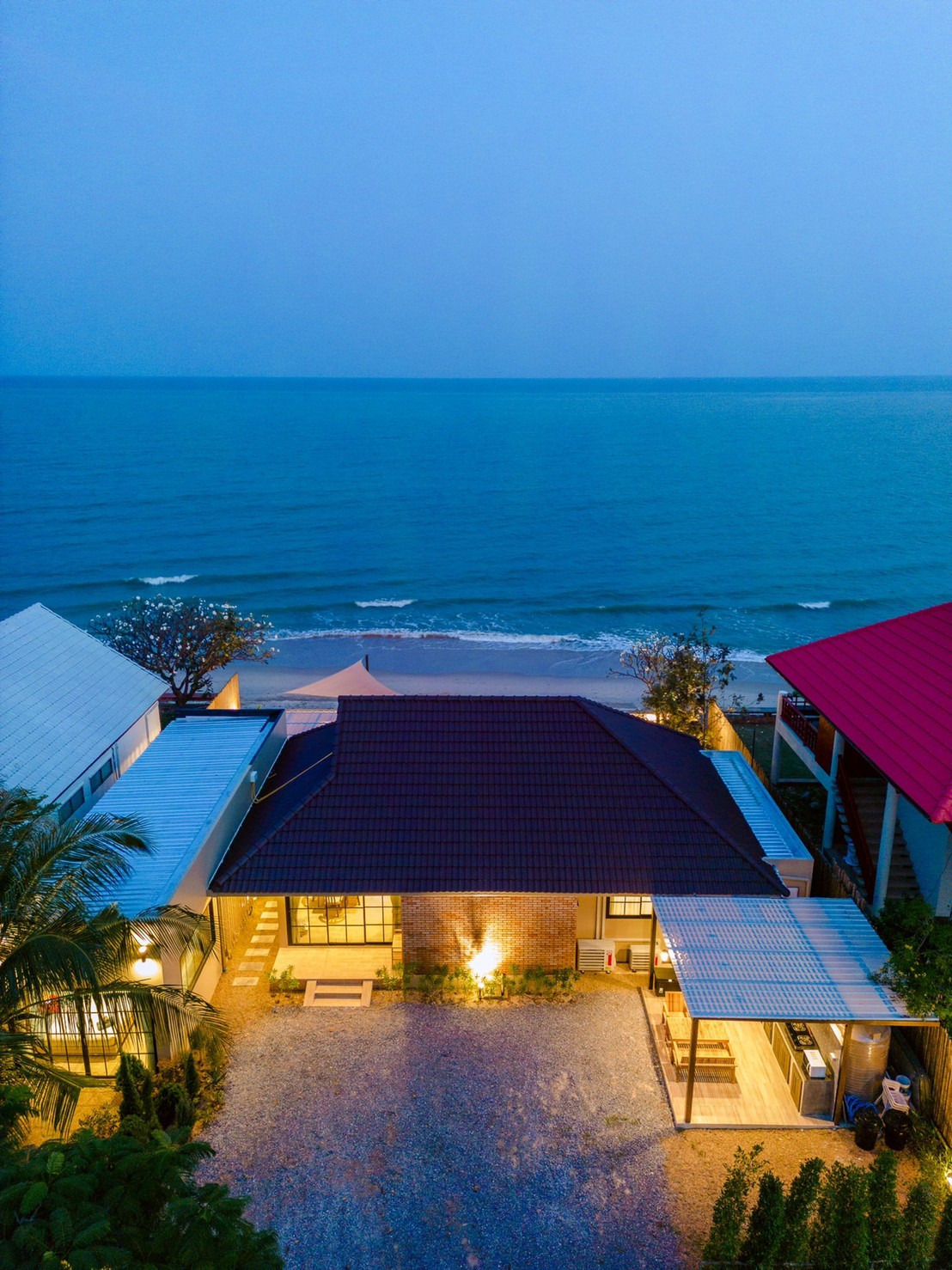 HR15055 บ้านพักติดทะเล The Coastal Vista Beach Villa