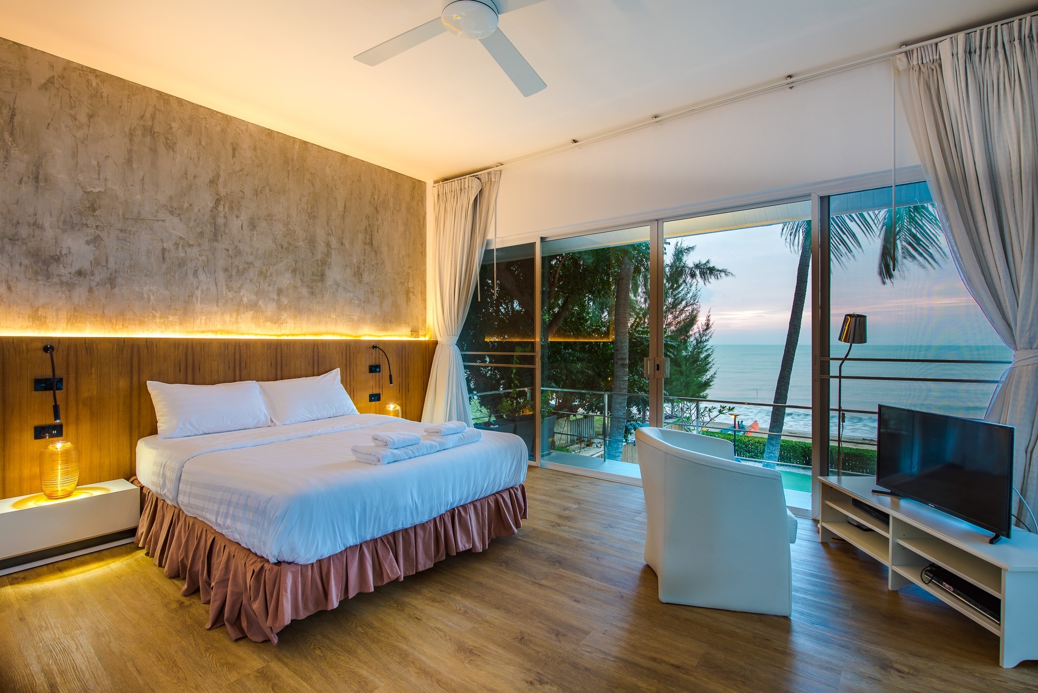 HR15044 บ้านพักติดทะเล กุยบุรี The Cozy Beach Villa