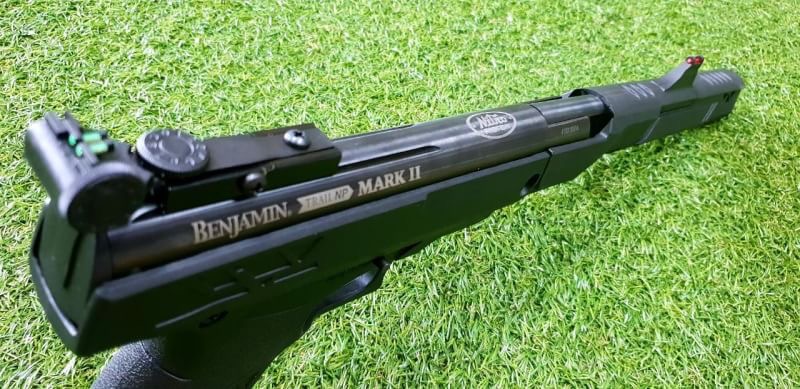 ปืนอัดลมสั้นระบบหักลำ ปืนอัดลมBenjamin ปืนอัดลมเบอร์1 Benjamin Trail NP Mark II .177cal. Air Pistol ปืนอัดลมเบอร์1 ✔Gun Weight น้ำหนัก 3.44 ✔Overall Length ความยาว 16" ✔Rail รางจับกล้อง 11mm dovetail ✔Mechanism Gas piston