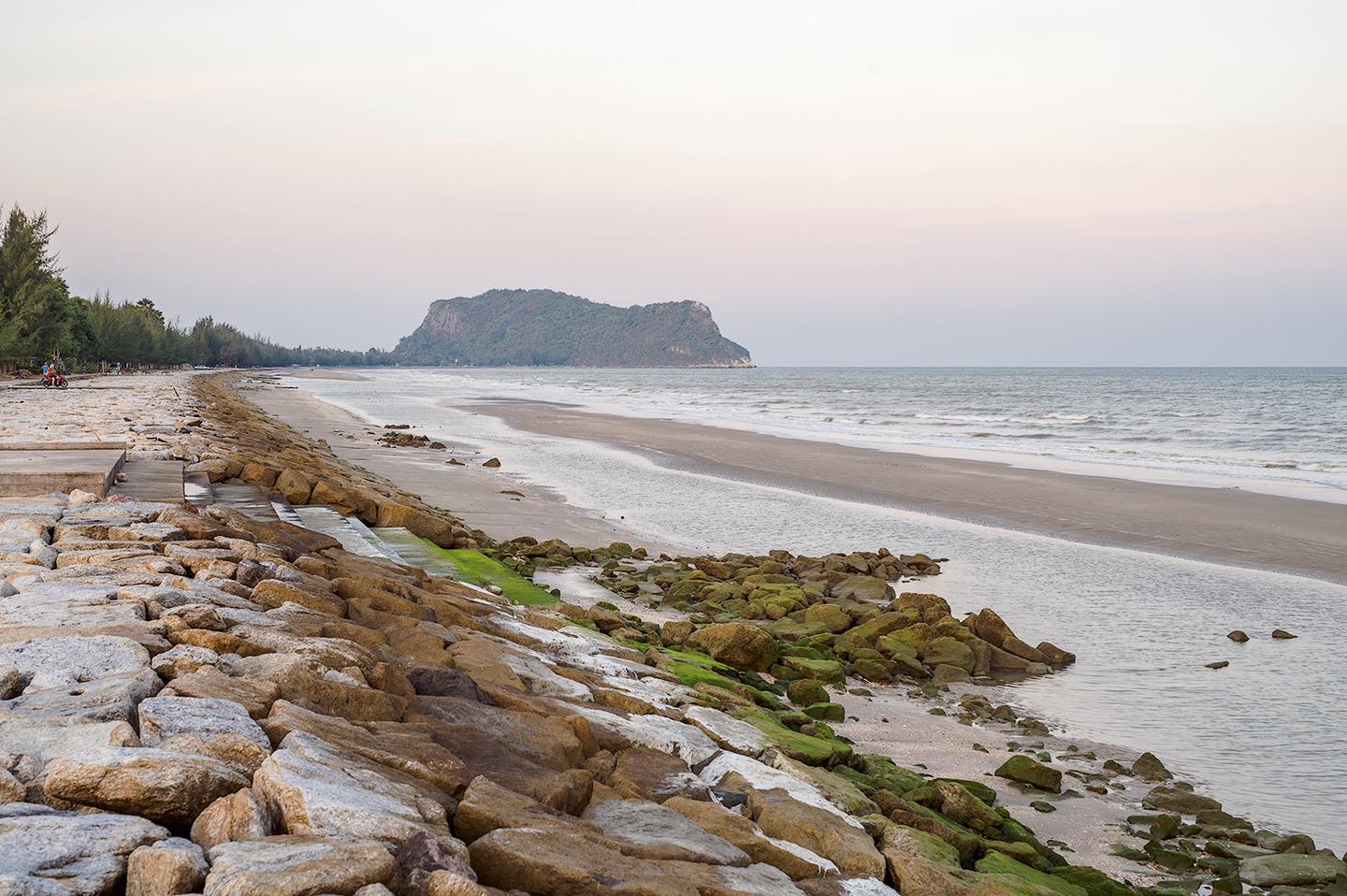 HR15072 บ้านพักติดทะเล The White Beach Villa Pranburi