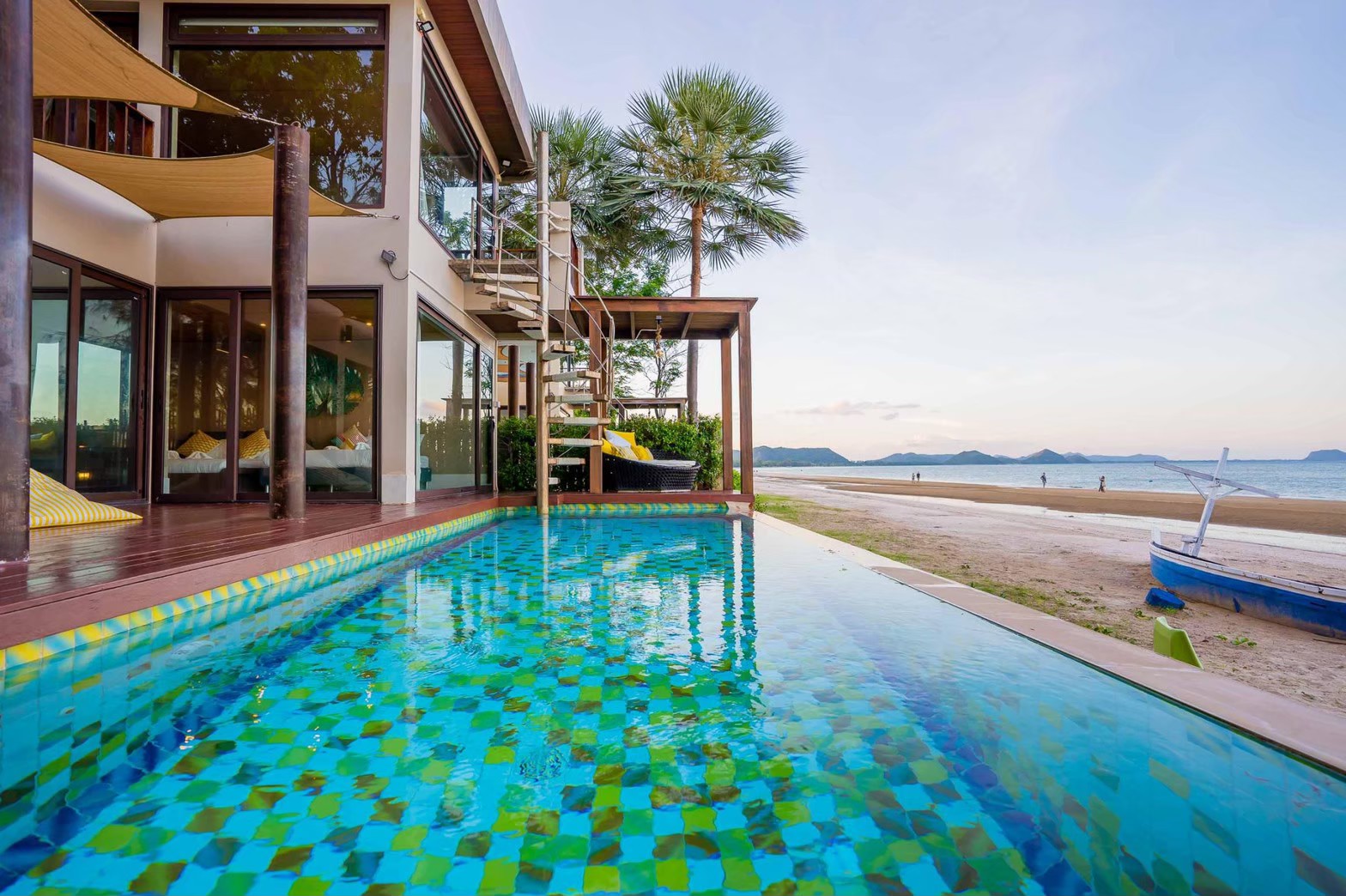 HR15064 บ้านพักติดทะเล The Ocean Beach Villa, Sam Roi Yod.
