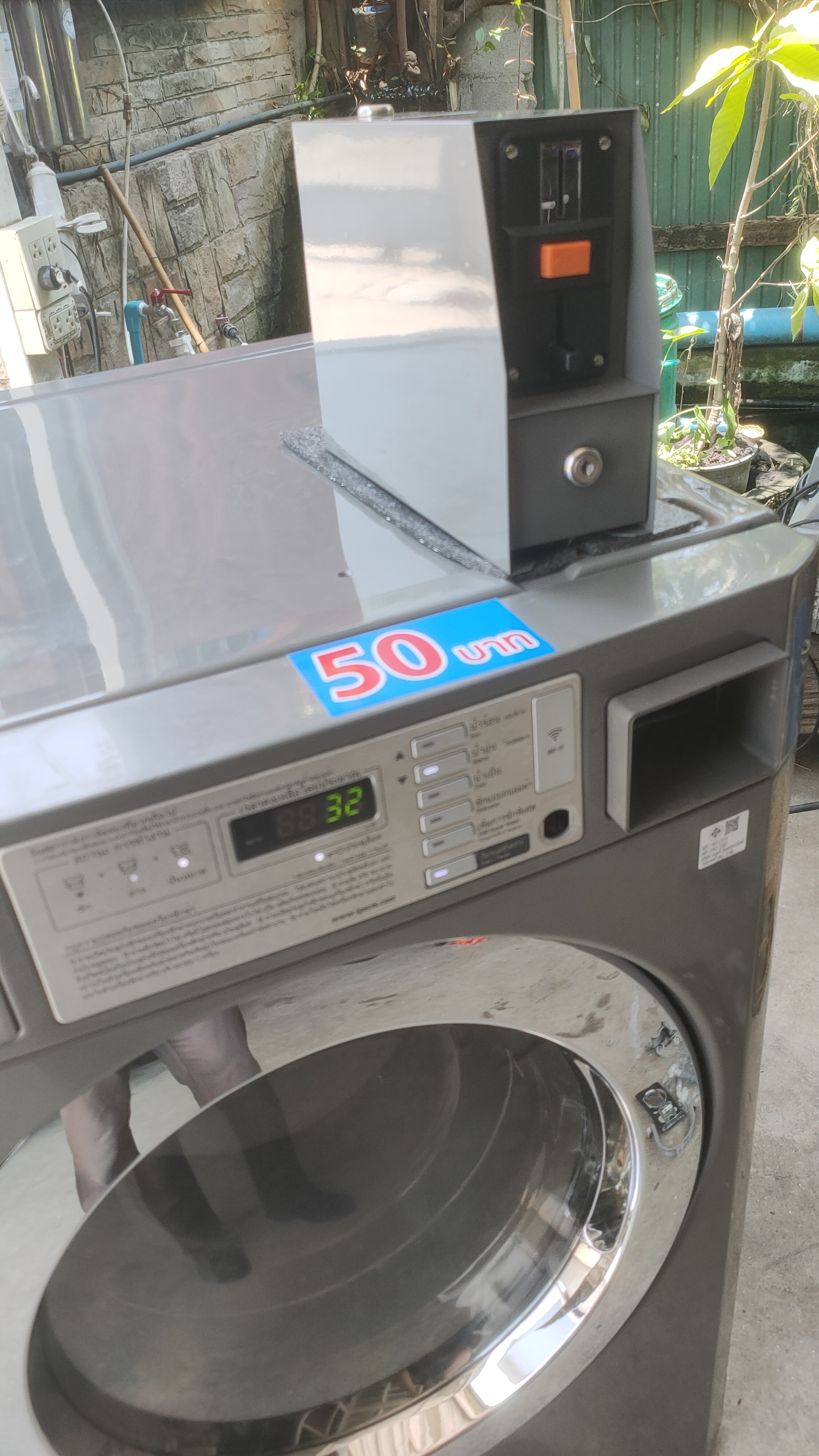 เครื่องซักผ้าฝาหน้าเกรดบีใหม่ LG Commercial 13kg ติดกล่องหยอดเหรียญใหม่ พร้อมใช้งาน