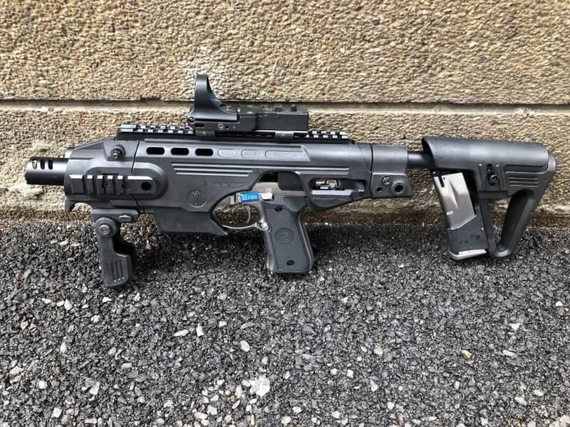 : ชุดแต่ง RONI Beretta 92f/M9A1 - พานท้ายสไลด์และยกรองแก้มได้ - มีช่องใส่แม็กสำรอง 1 ช่อง - กริปหน้าสามารถถอดออกและพับได้ - มีรูสำหรับ หูกระวิน (ไว้ติดสายสะพายปืน) - มีรางติดอุปกรณ์เสริมซ้าย-ขวาและด้านบน - มีศูนย์เล็งหน้า-หลัง - ไม่ทำให้ปืนเป็นรอย ราคา 45