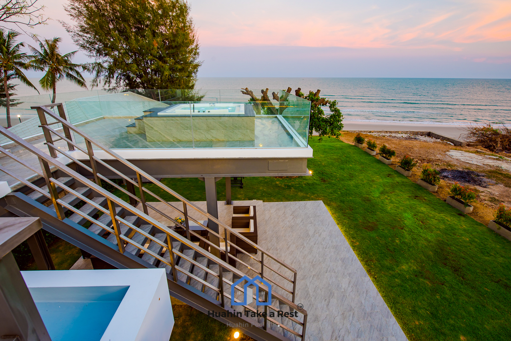 HR15039 บ้านพักติดทะเลหัวหิน The Premium Beach Villa Hua Hin