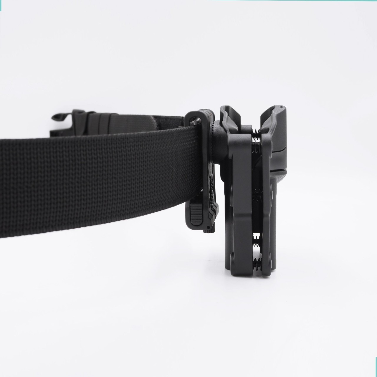 New.Belt Loop Cytac ⚓ ผลิตจาก Polymer เกรดคุณภาพ ⚓ เป็น Adaptor ใช้ต่อเข้ากับซองหรืออุปกรณ์ต่างๆ ที่มีลักษณะข้อต่อแบบฟันเฟืองได้ ⚓ สำหรับสอดเข็มขัดที่มีความกว้าง 1.5" - 2.3" ( ปรับระดับได้ ) ⚓ สำหรับสอดเข็มขัดที่มีควา