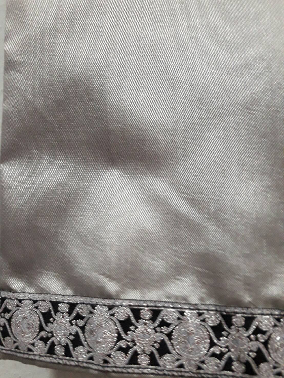 ผ้าถุงสำเร็จรูปแบบป้ายเชือกผูกสีขาวดำเชิงบัวผ้าไหมจีน ผ้าถุงสำเร็จรูปผ้าฝ้ายสีดำขาวแต่งลายบัว ผ้าฝ้ายตัดสำเร็จสีขาวดำเชิงบัวไหมจีน พร้อมส่ง