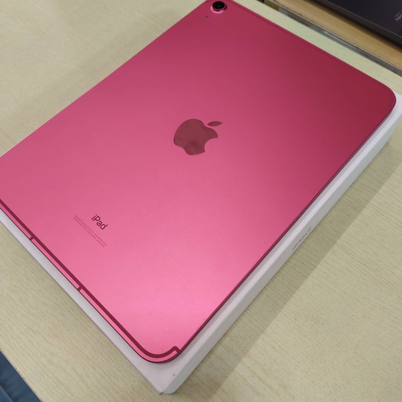 Ipad 10 64 GB Wifi + Cellular สุขภาพแบต 84% สภาพเครื่อง 95% ติดฟิล์มกันรอยหน้าจอแล้ว