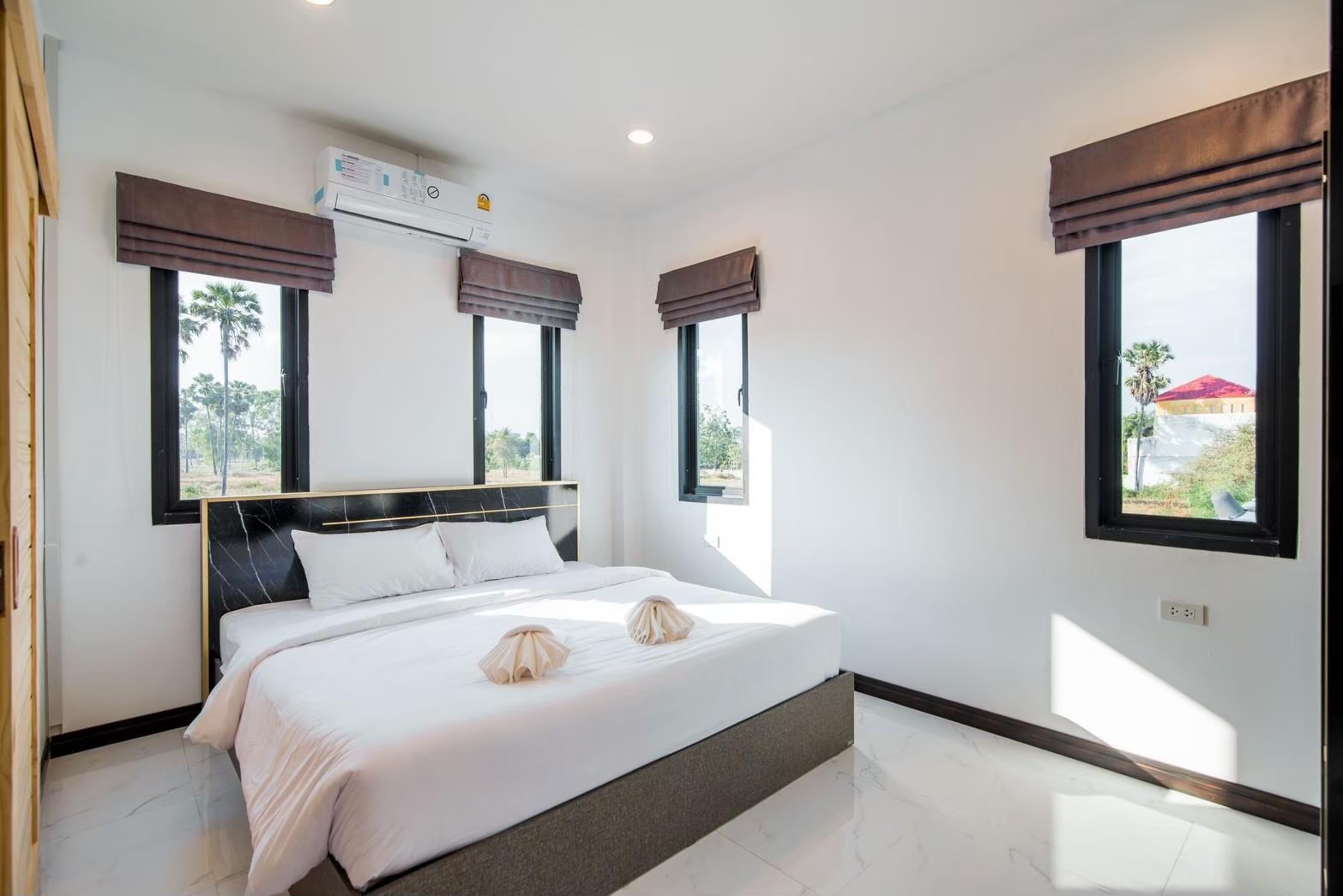 HR15063 บ้านพักติดทะเล The Blue Sky Villa Pranburi