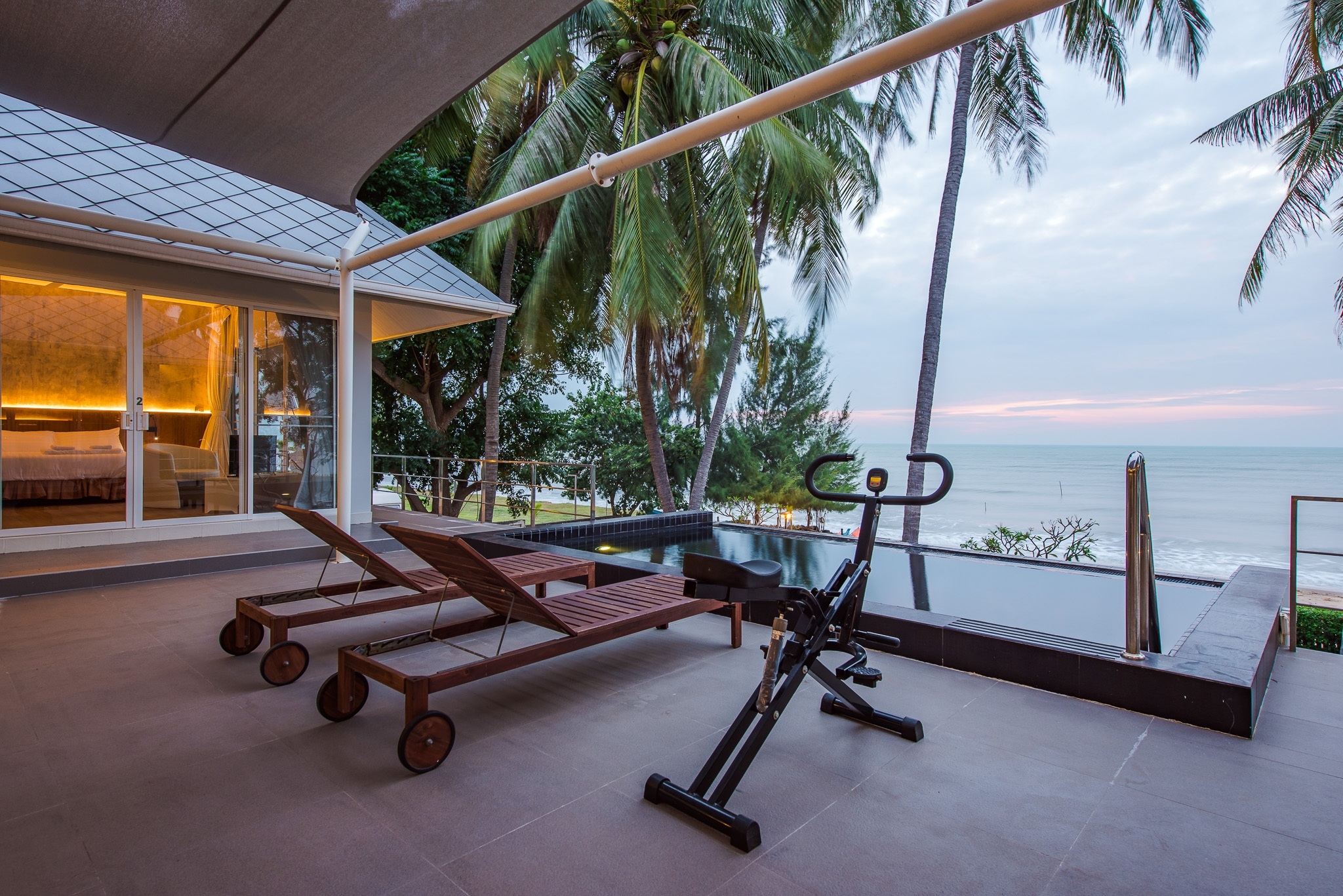 HR15044 บ้านพักติดทะเล กุยบุรี The Cozy Beach Villa