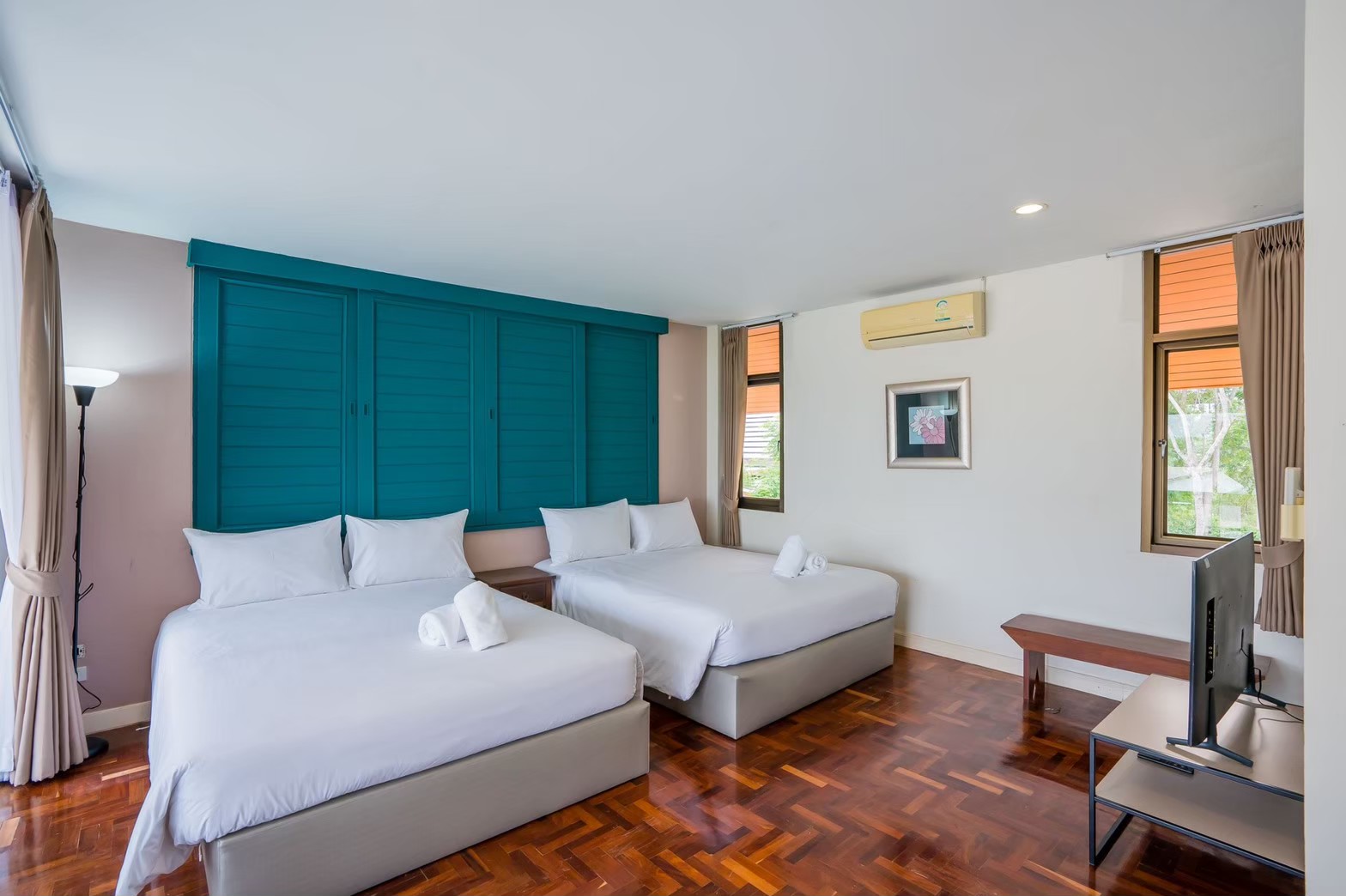 HR15050 บ้านพักติดทะเล The Century Beach Villa Cha Am