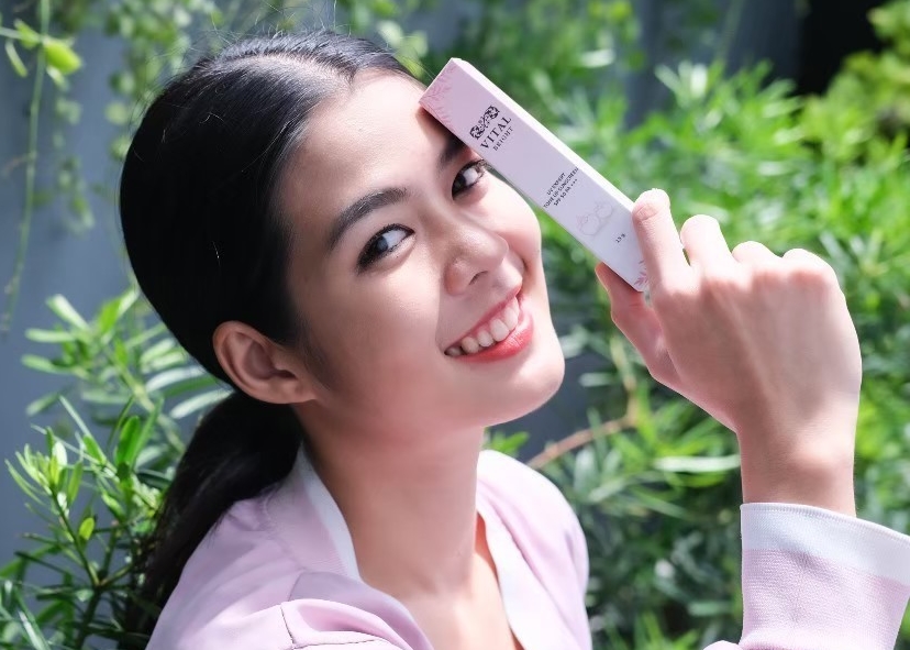 ไวทัล ไบร์ท ยูวี เฮ็กซ์เพิร์ท โทน อัพ ซันสกรีน เอสพีเอฟ 50 พีเอ+++VITAL BRIGHT UV EXPERT TONE UP SUNSCREEN SPF 50 PA+++