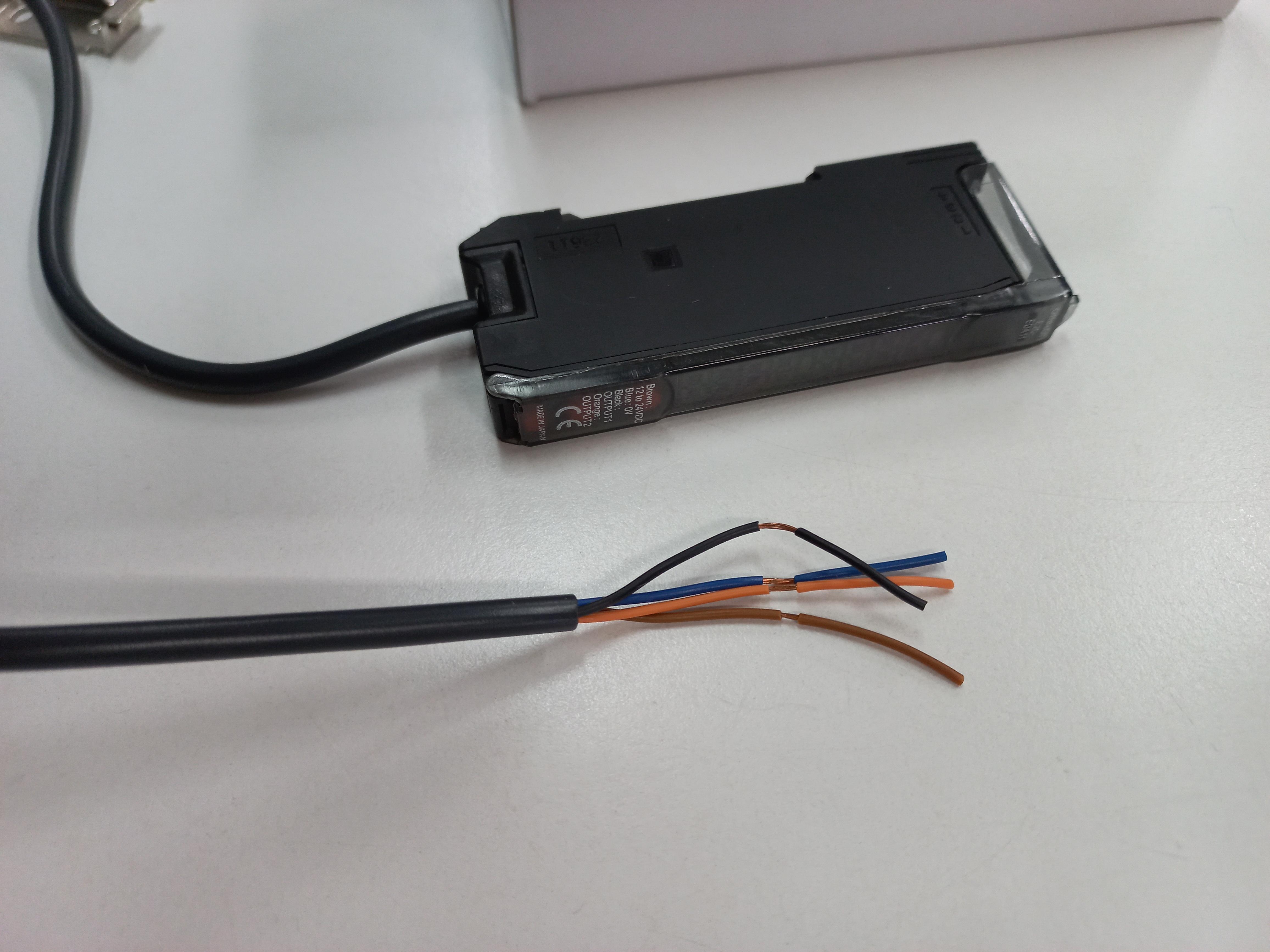 เซ็นเซอร์ OMRON ระยะการตรวจจับ 2 mm Proximity Sensor + ตัวขยายสัญญาณ