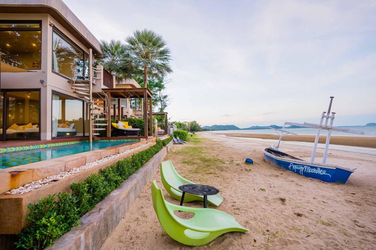 HR15064 บ้านพักติดทะเล The Ocean Beach Villa, Sam Roi Yod.